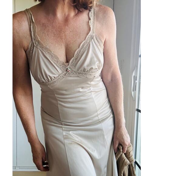 Vintage Olga Slip Taupe Size 36 Summer Slip Dress Lace Trim Coquette Soft Girl - Picture 1 of 8